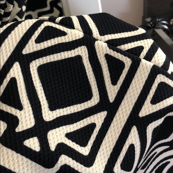 Patterned black/white stretchy dress. Size small! - Picture 3 of 3